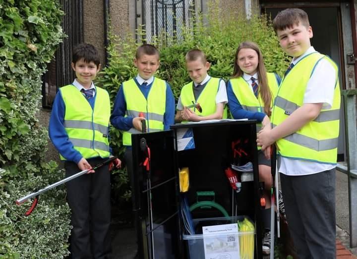 PIC - Litter Picking Group 5 Pupils